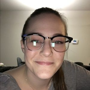 Meet your Posher, Alicia